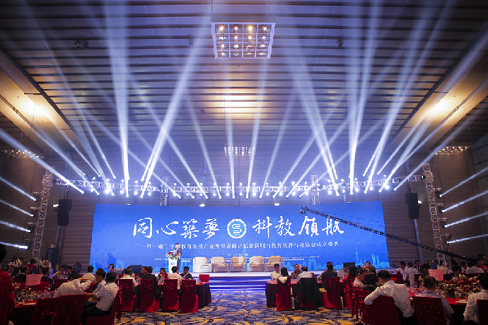 深圳市教育裝備行業(yè)協(xié)會正式成立，方成教學(xué)當(dāng)選副會長單位